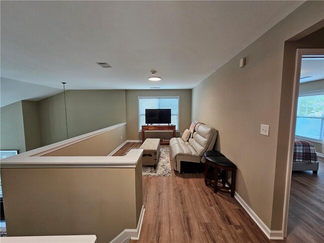 Building Photo - 2216 Worrall Hill Dr