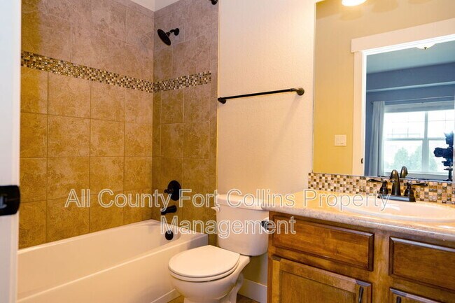 Building Photo - 5020 Cinquefoil Ln