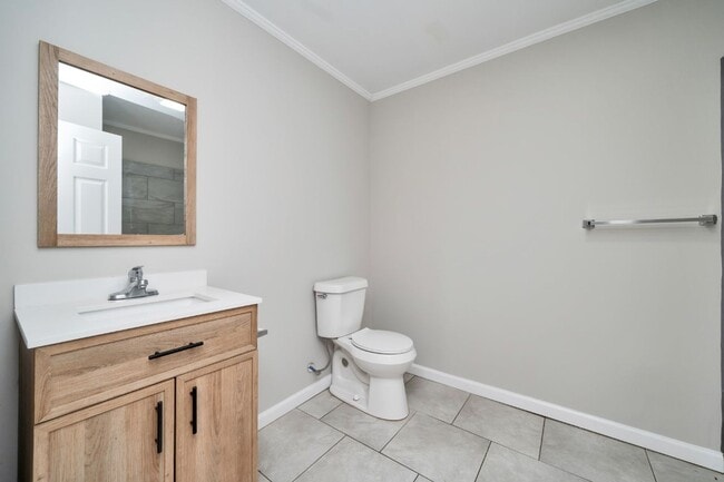 Building Photo - Spacious & Stylish – Fully Renovated 4BR H...