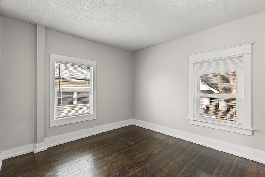 Building Photo - 336 N Hardesty Ave