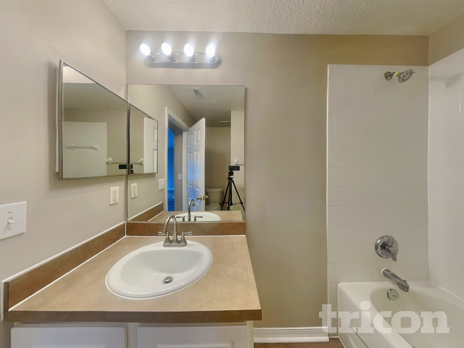 Building Photo - 27909 Breakers Dr