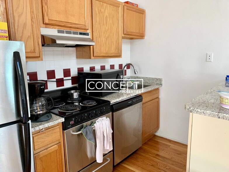 Building Photo - 8 Shepard St