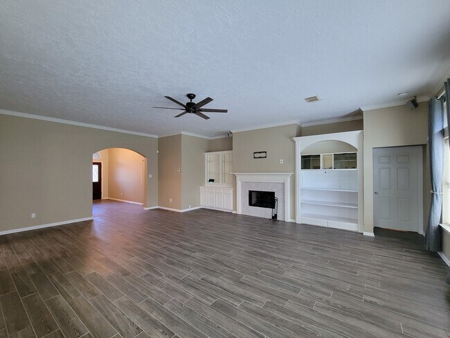 Building Photo - 18511 Falcon Crest Dr