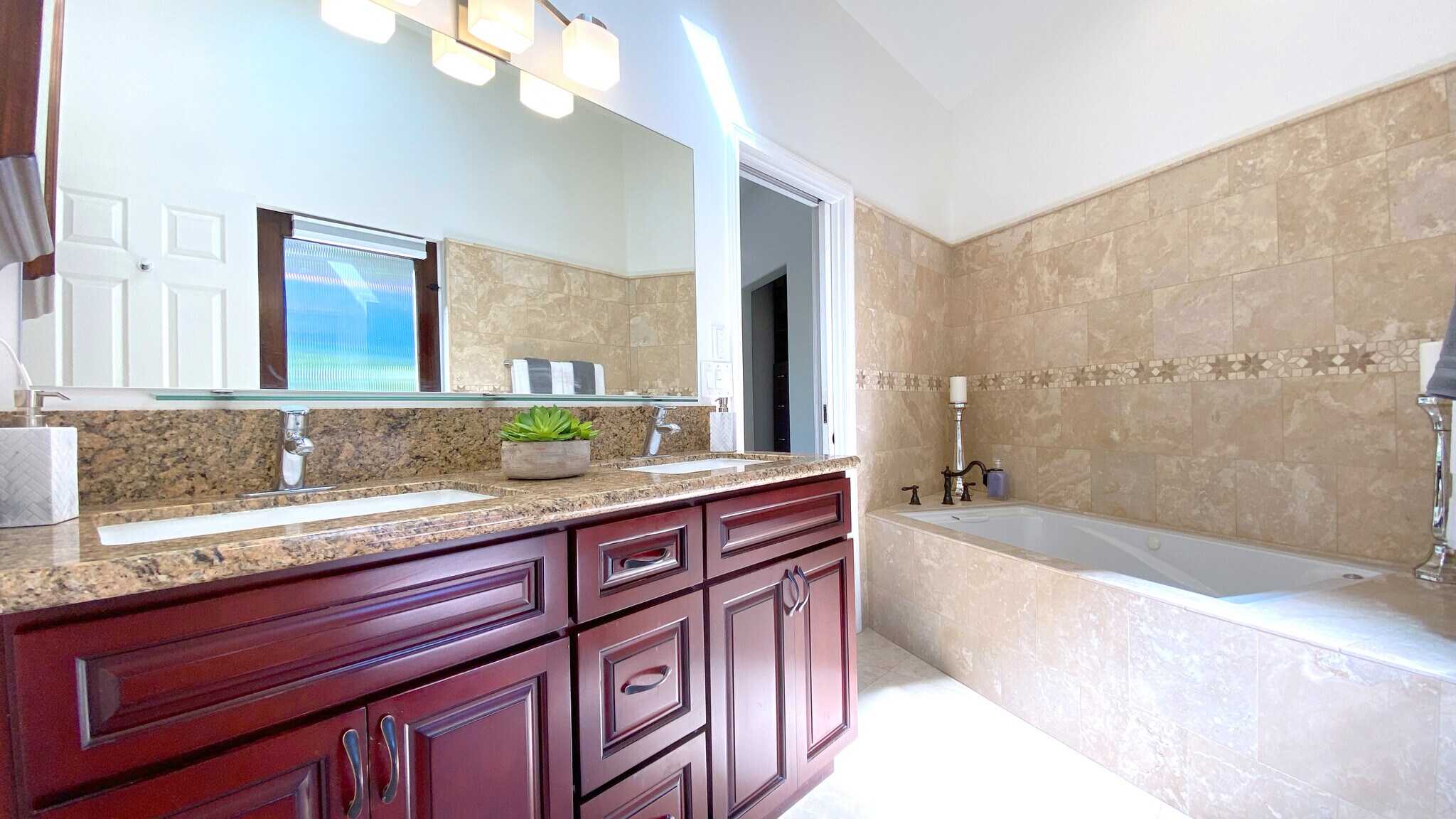 Building Photo - 1614 Pleasant Way