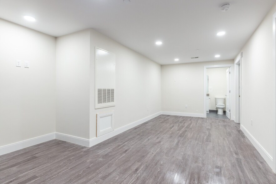 Building Photo - 1060 Tremont St