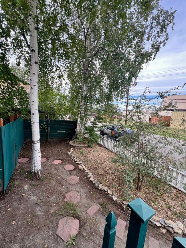 Building Photo - Downtown Home in Fairbanks!!