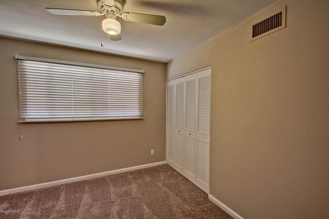 Building Photo - 1030 E Manhatton Dr