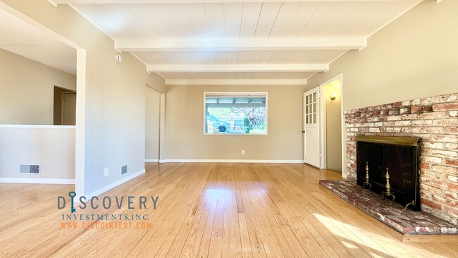 Building Photo - 3+ Bedroom Modern El Cerrito Hills Home