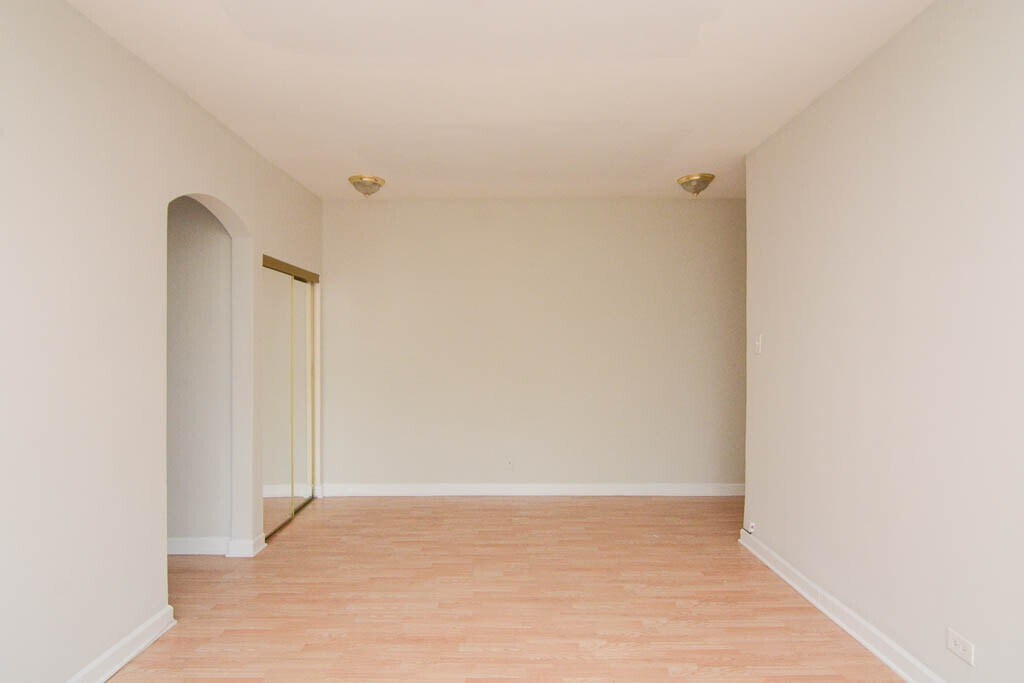 Building Photo - 4854 N Damen Ave