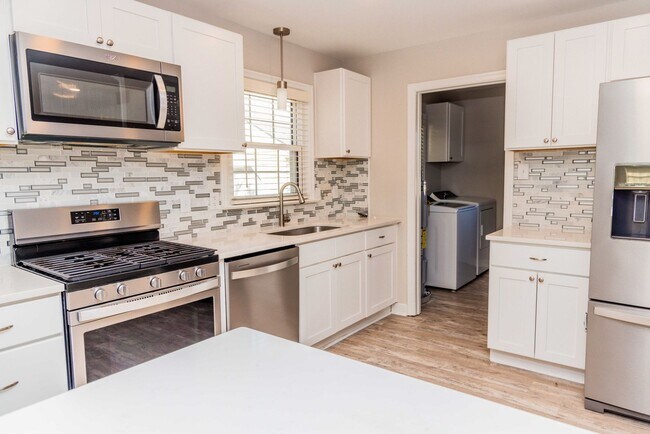 Building Photo - Settle in to this beautiful 3 bed 3 bath in Mechanicsville!