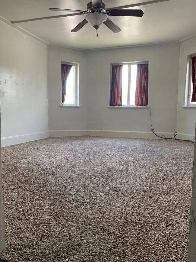 Building Photo - 1302 4th St