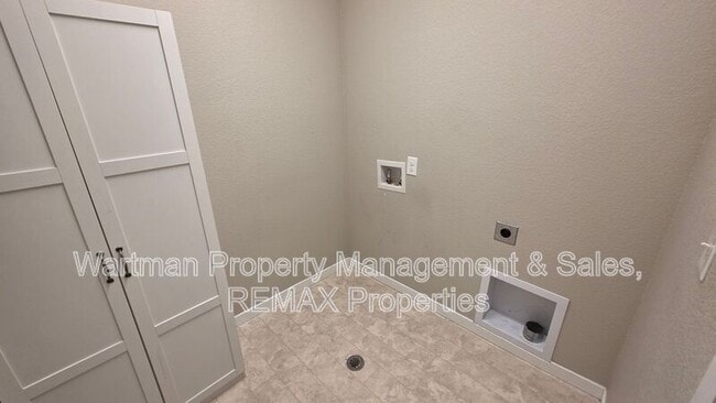 Building Photo - 9638 Vistas Park Dr