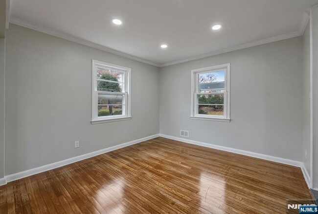 Building Photo - 164 Jeffer Ct