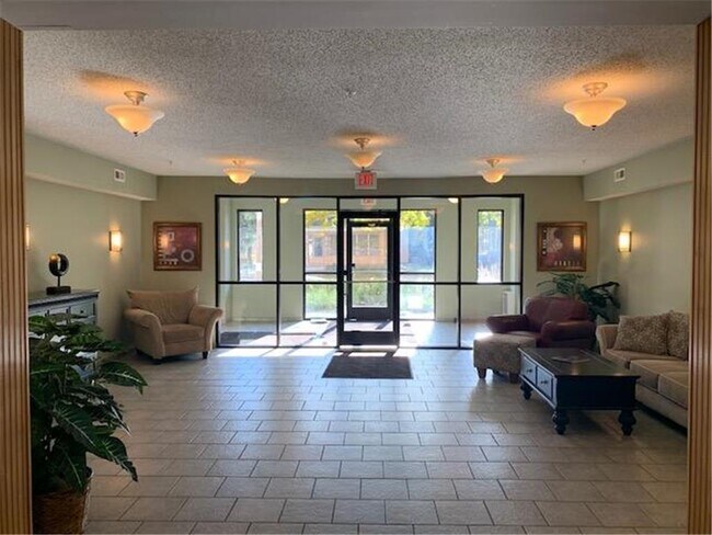 Building Photo - 619 SE 8th St