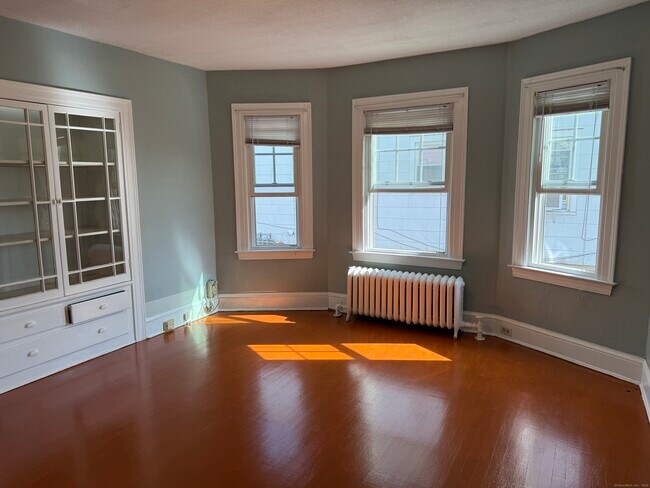 Building Photo - 18 Fennbrook Rd