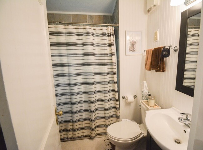 Building Photo - Tucked away, conveniently located, home fo...