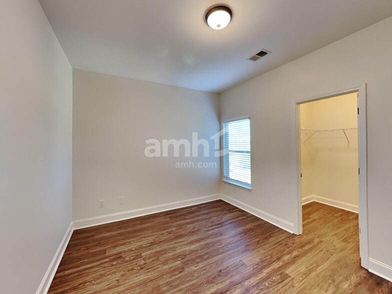 Building Photo - 5015 Rialto Way