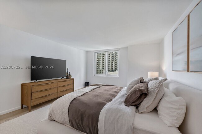 Building Photo - 2301 Collins Ave