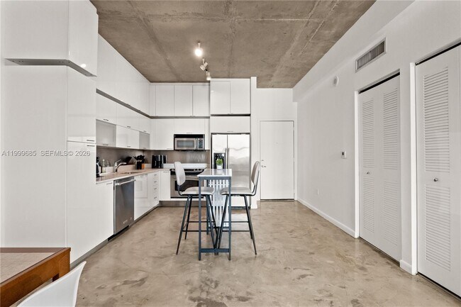 Building Photo - 234 NE 3rd St