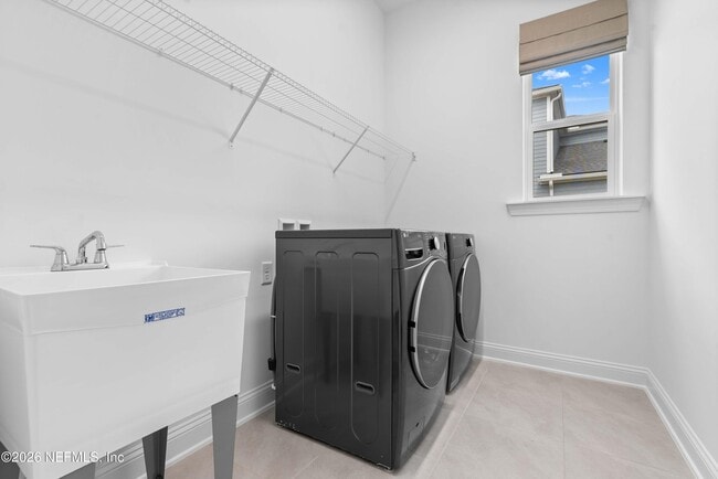 Building Photo - 174 Pine Leaf Dr