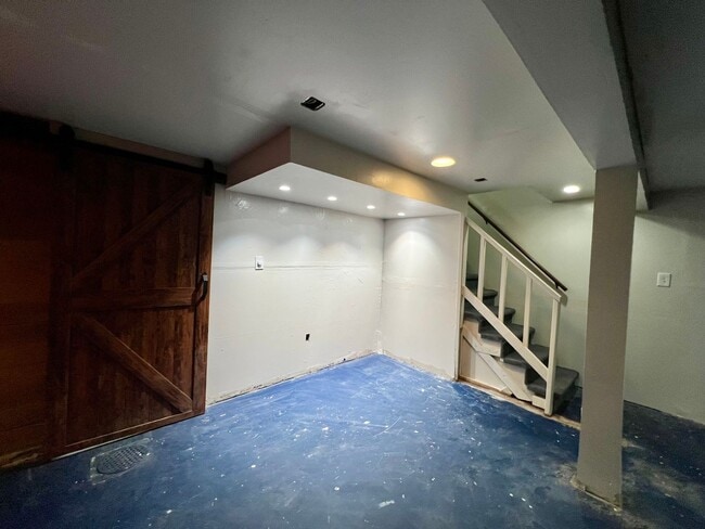Building Photo - Downtown Home in Fairbanks!!