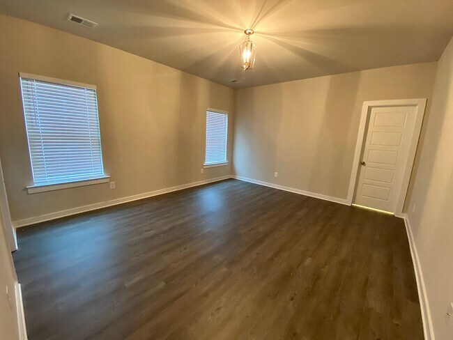 Building Photo - Home for Rent in Jasper, AL...Available to...