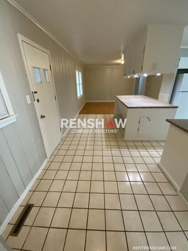 Building Photo - 212 N Poplar St