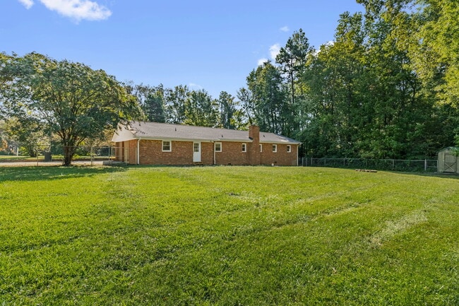 Building Photo - 200 Cedarwood Trail