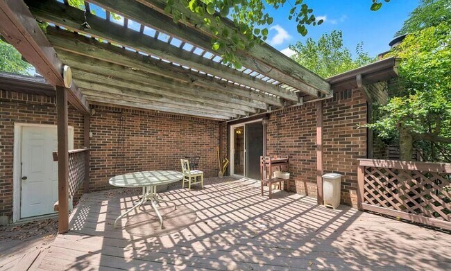 Building Photo - 809 Clifford Dr