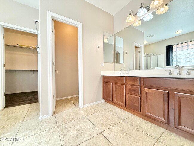 Building Photo - 2849 E Fandango Dr