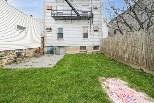 Primary Photo - 259 Griffith St
