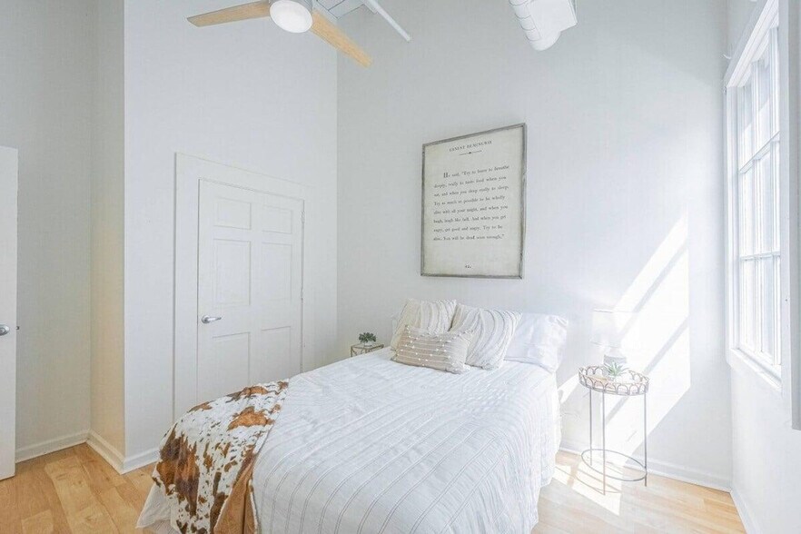 Building Photo - 269 N Hull St