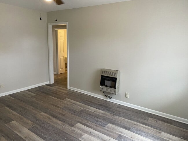 Building Photo - 701/703 Cooktown Rd