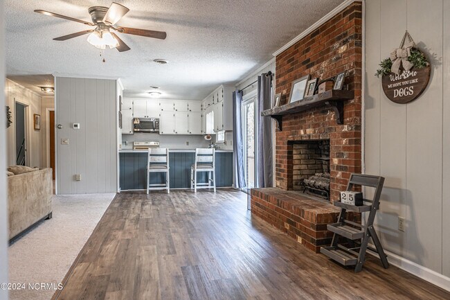 Building Photo - 309 Pinecrest Court Rd