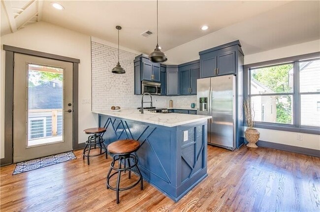 Building Photo - 767 Terry St SE