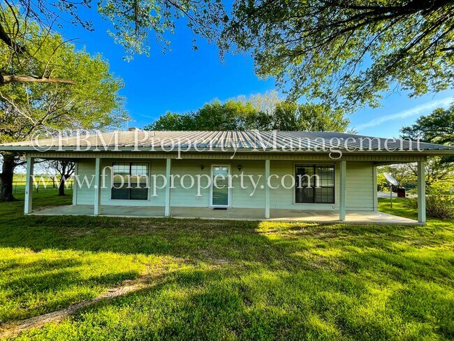 Building Photo - 8217 SE County Rd 1020