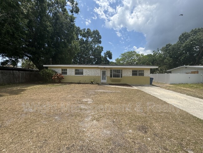 Primary Photo - 438 Country Club Dr