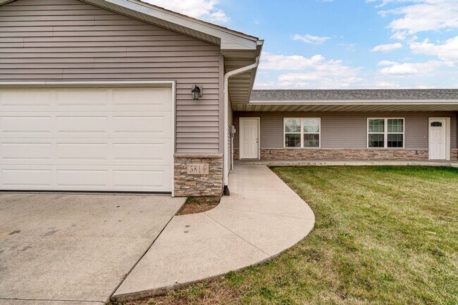 Building Photo - Summerland Twinhomes