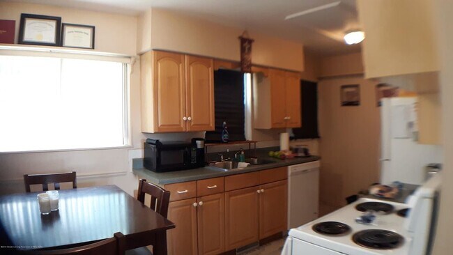 Building Photo - 726 Edgemont Blvd