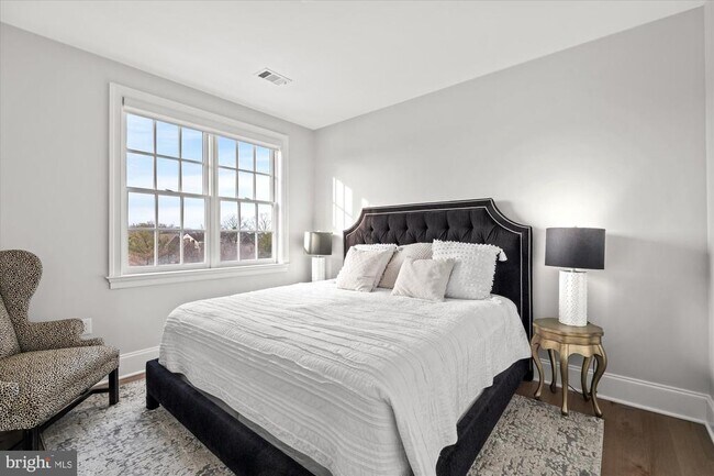 Building Photo - 600 Second St