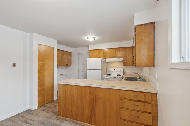 Building Photo - Knowles Properties