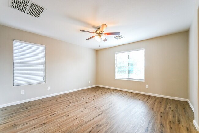 Building Photo - 1465 E Mia Ln