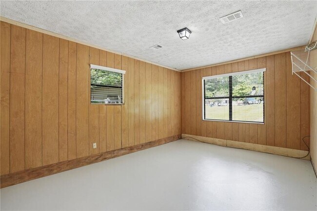 Building Photo - 4100 Dustin Dr NW