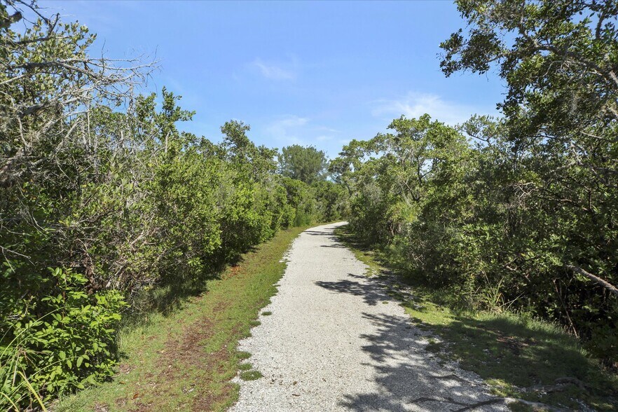 Building Photo - 1711 Starling Dr