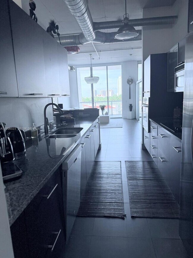 Building Photo - 3029 NE 188th St