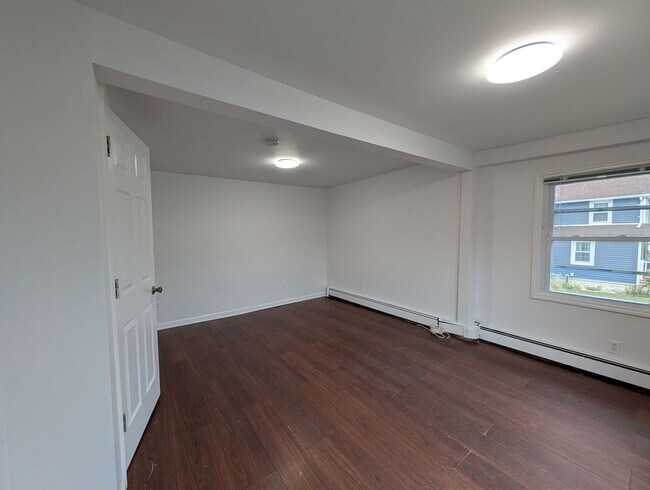 Building Photo - Stunning 3 bedroom 2 bathroom single famil...