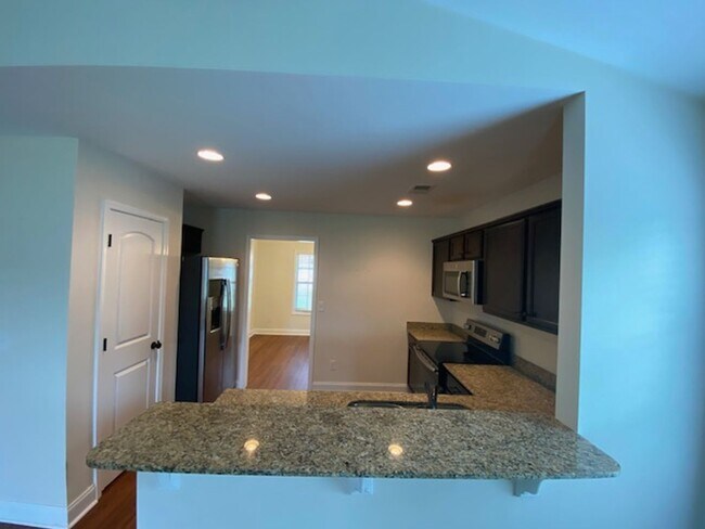 Building Photo - 3 Bedroom 2 Bath home in LEXINGTON.