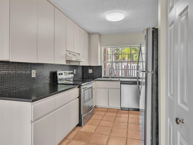 Building Photo - 1353 Springside Dr