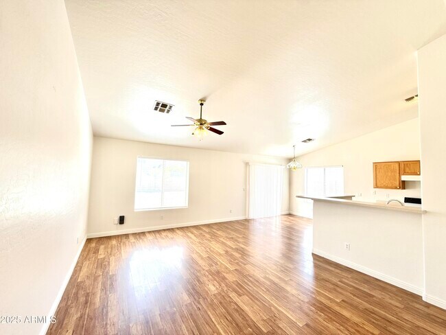 Building Photo - 13271 W Desert Rock Dr