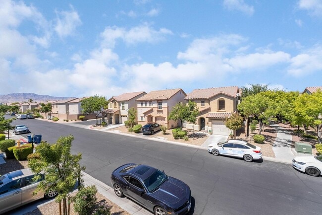 Building Photo - Cute Two-Story Home